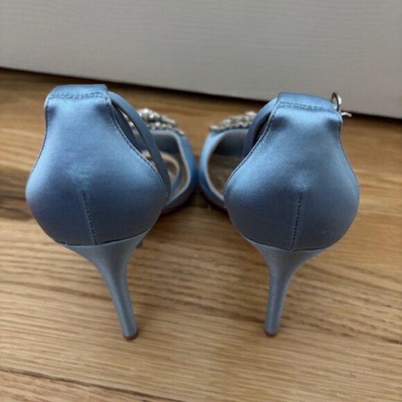 Beautiful size 9 Badgley Mischka heels with gorgeous embellishment - Picture 8 of 8